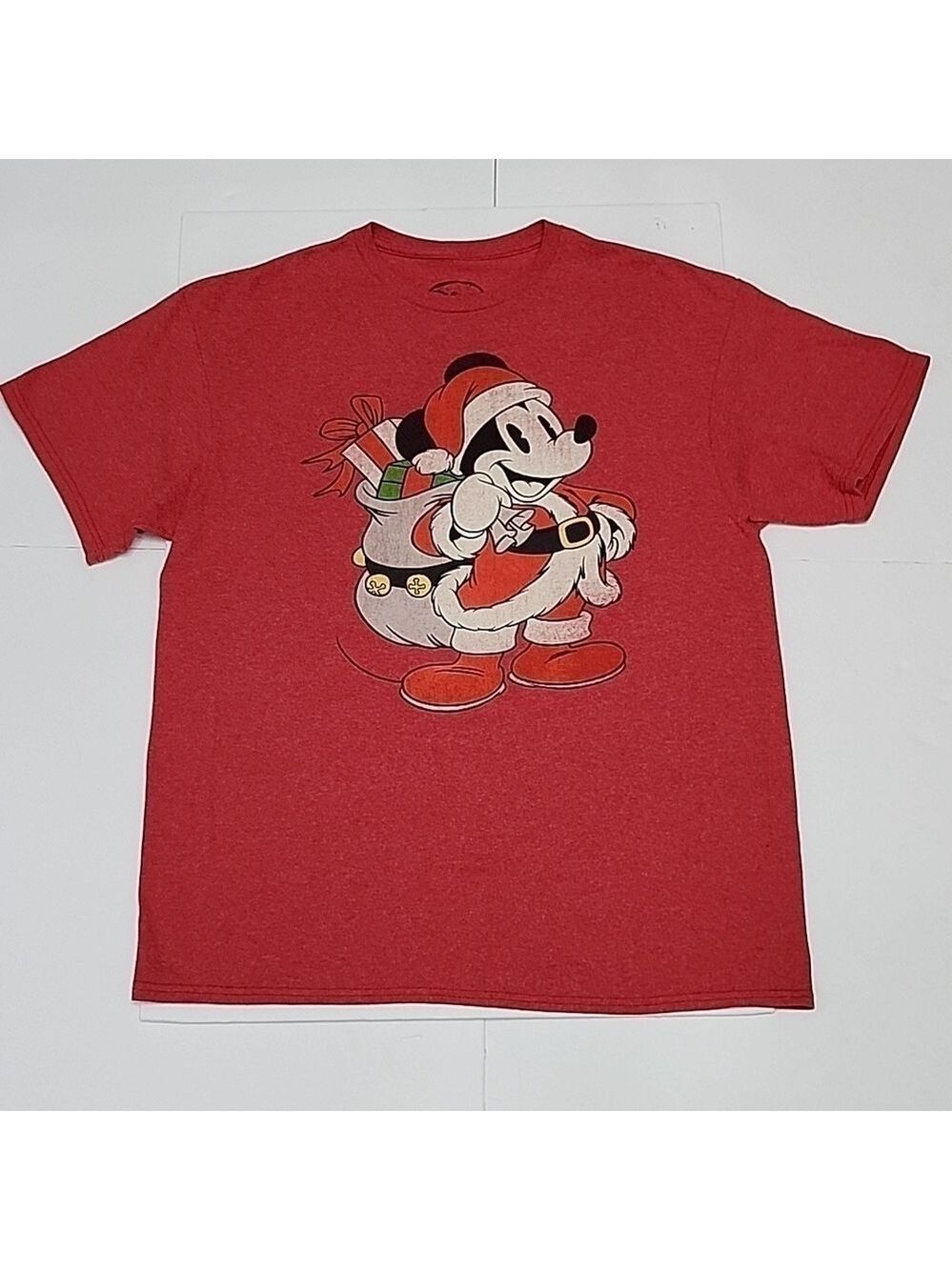 DISNEY SANTA MICKEY TEE SIZE LARGE